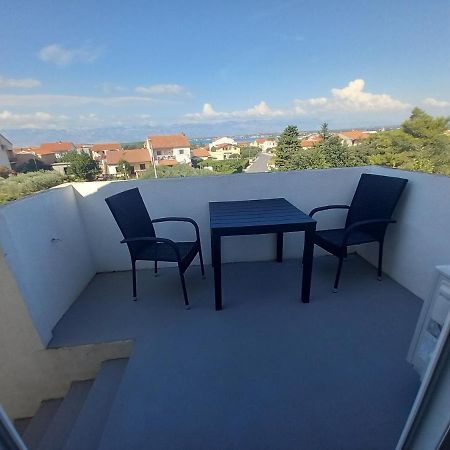 One Bedroom Loft Apartment With Nice View Nin Eksteriør billede